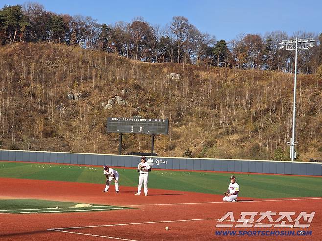◇여긴 펑고 받다 쓰러진 선수들. 사진=김용 기자
