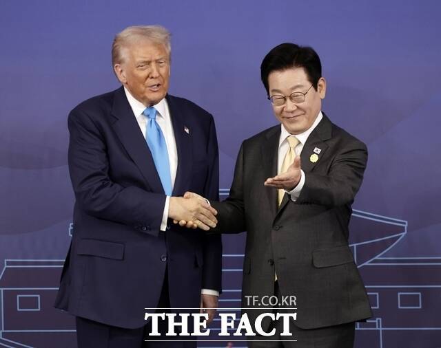 북한은 한미 팩트시트에 적시된 '항행의 자유 재확인'을 언급하고 "주권 국가들의 영토 완정과 핵심 이익을 부정"이라고 밝혔다. 사실상 대중 견제 문구에 북한이 나서서 반발한 셈으로 북중 공조 가능성이 제기된다. 사진은 이재명 대통령과 도널드 트럼프 미국 대통령. /뉴시스