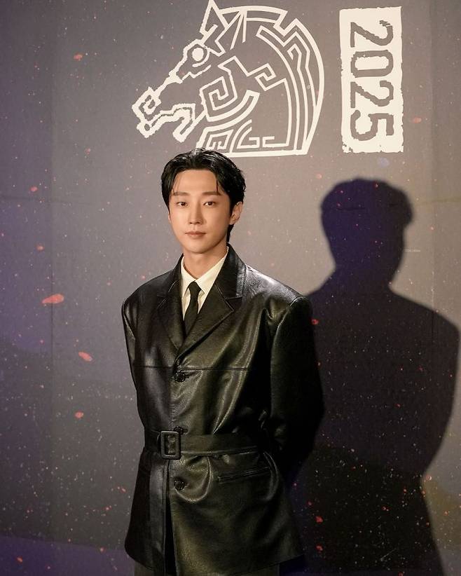 배우 진영. 매니지먼트 런 제공