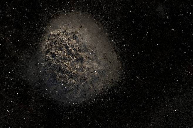 Cosmos N1257, 2017, 여주, 얼음 밑에 돌멩이 주변으로 먼지와 기포들이 마치 밤하늘 은하수를 닮았다./ 사진가 주기중