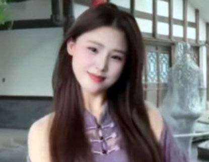 중국 SNS 더우인에서 활동하는 11만 팔로워의 인플루언서 ‘오렌지언니(橙子姐姐)’의 모습. 더우인 캡처