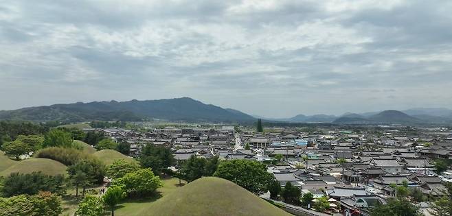 경상북도 경주 대릉원 주변 황리단길 전경. 국가유산청 제공