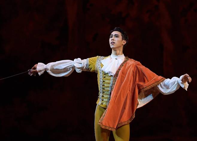 마린스키 극장에서 발레리노 전민철  ⓒAlexander Neff, 마린스키 극장 제공