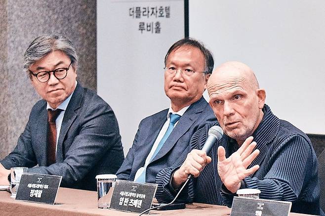 국립오페라단과 서울시향은 12월 4~7일 예술의전당 오페라극장에서 바그너의  ‘트리스탄과 이졸데’ 한국 초연을 공동주최한다. 지난 17일 기자간담회에 참석한 최상호 국립오페라단장(왼쪽부터), 정재왈 서울시향 대표, 얍 판 츠베덴 서울시향 음악감독.    (c)국립오페라단