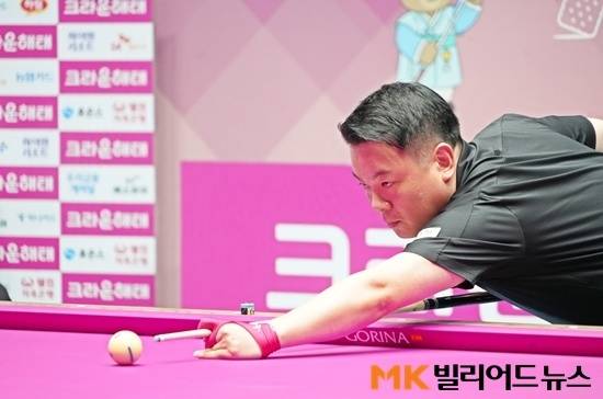 NH농협카드 리더 조재호가 지난 16일 개막한 PBA팀리그 4라운드에 출전하지 못하고 있다. 7차전인 하이원배PBA투어때 차량을 피하다 넘어지며 종아리가 찢어지는 부상을 당했기 때문이다. (사진=MK빌리어드뉴스 DB)