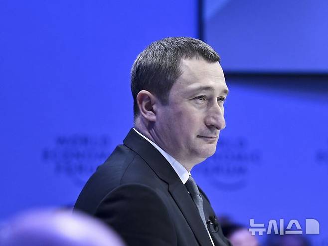 [다보스=AP/뉴시스] 올렉시 체르니쇼우 우크라이나 전 부총리. 그는 국영 원전 기업 에네르고아톰 등의 1억 달러 규모 대형 부패 사건에서 불법 재산 축적 혐의 등으로 기소됐다. 사진은 2023년 1월 17일(현지 시간) 스위스 다보스에서 열린 53차 세계경제포럼(WEF)에 참석한 모습. 2025.11.18.