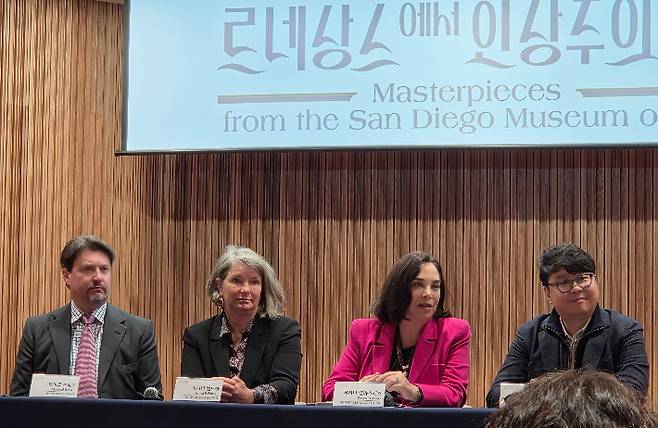 샌디에이고 미술관과 올해 창립 11주년을 맞은 문화콘텐츠 기업 가우디움어소시에이츠(대표이사 김대성)가 공동 주최한 샌디에이고 미술관 특별전 기자간담회에 참석한 (왼쪽부터) 마이클 브라운 큐레이터, 아니타 펠드만 부관장, 록사나 벨라스케스 미술관장, 김대성 가우디움어소시에이츠 대표. 곽인숙 기자