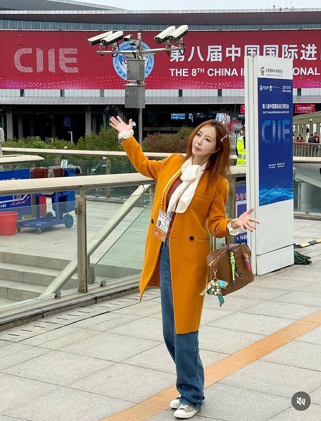 사업을 위해 중국으로 간 슈. 슈 인스타그램 캡처
