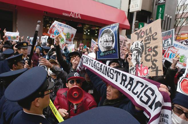 2018년 영화 <카운터스>의 한 장면. 카운터스 활동은 헤이트 스피치 해소법 제정으로 이어졌다. ⓒ인디스토리 제공