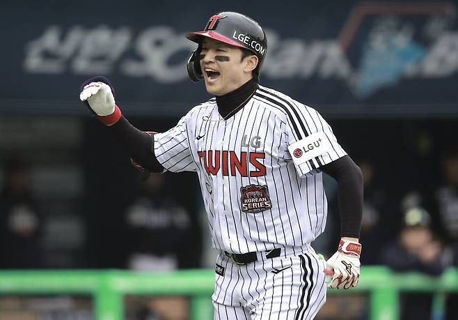 박해민은 2026시즌 어떤 유니폼을 입고 뛰게 될까. 대표팀 일정을 마무리하고 귀국한 그는 본격적으로 FA 협상 테이블에 나선다.｜뉴시스