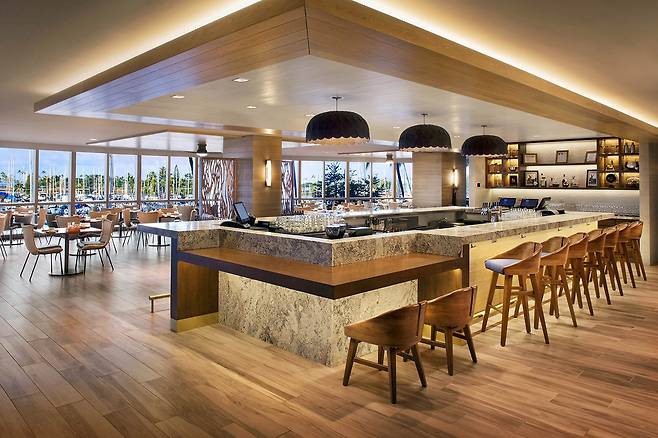 시그니처 다이닝 레스토랑 앤 바 원 헌드레드 세일즈. 사진제공|팜투어