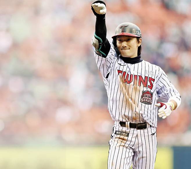 2차 드래프트 성공 사례로 꼽히는 LG 신민재. 연합뉴스