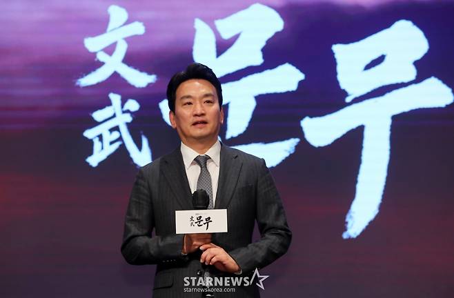 [서울=뉴시스] 김혜진 기자 = 박장범 KBS 사장이 18일 오후 서울 구로구 더 세인트에서 열린 KBS2 대하사극 '문무(文武)' 제작보고회에서 인사말을 하고 있다. 2025.11.18. jini@newsis.com /사진=김혜진