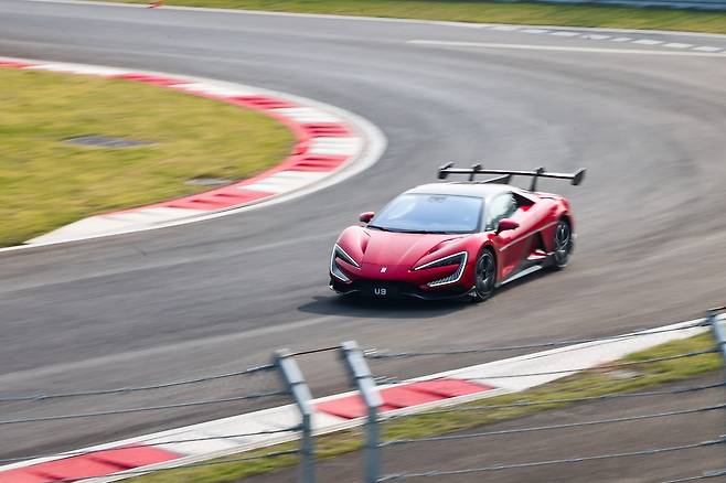 트랙을 달리는 U9 [BYD 제공. 재판매 및 DB 금지]