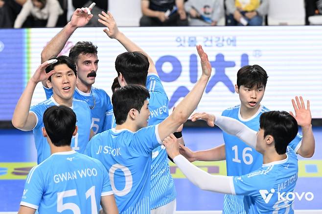 득점 후 기뻐하는 대한항공 선수들 [한국배구연맹 제공. 재판매 및 DB 금지]