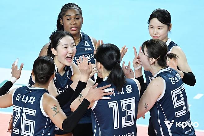 득점 후 기뻐하는 한국도로공사 선수들 [한국배구연맹 제공. 재판매 및 DB 금지]