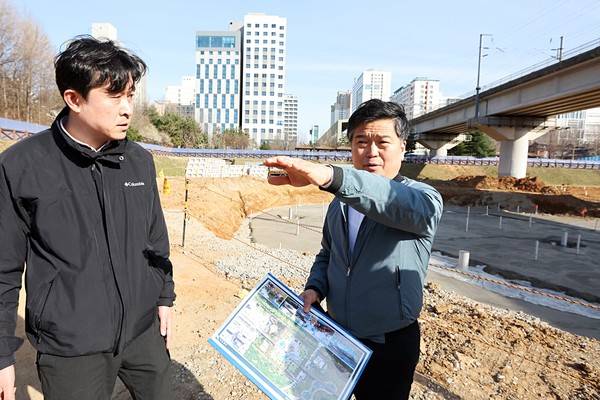 박종효 남동구청장이 '골목골목 주민을 위한 동행'을 운영하며 관내 현장 점검을 진행하고 있다. 2025.3.28 [사진=남동구청]
