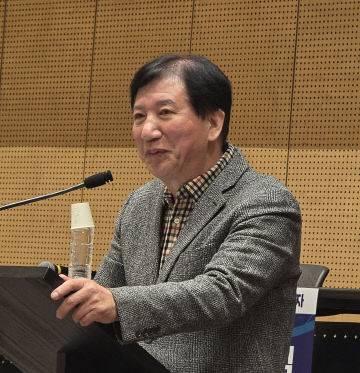 남승도 동구포럼 주민 대표가 개회사하고 있다.