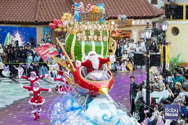 해피 크리스마스 퍼레이드.&nbsp;ⓒ롯데월드