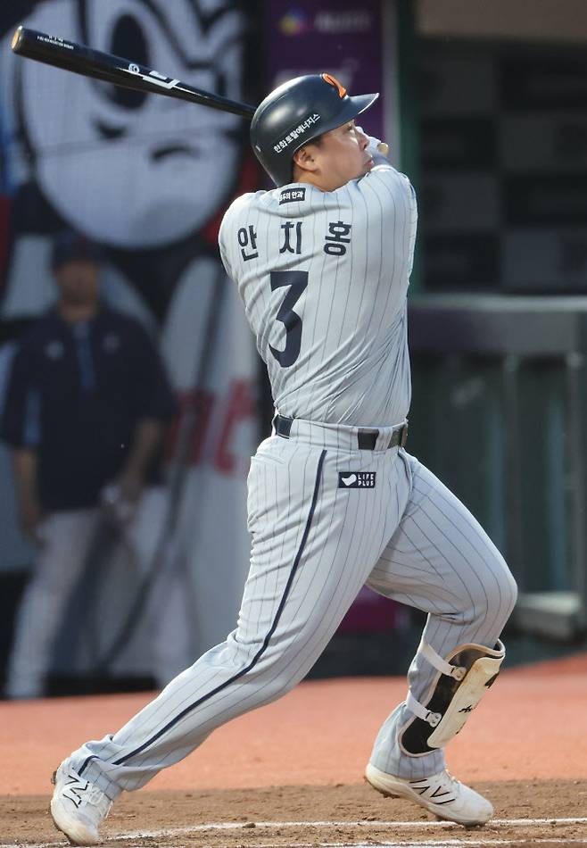 2차 드래프트를 통해 한화이글스에서 키움히어로즈로 팀을 옮기게 된 베테랑 내야수 안치홍. 사진=연합뉴스