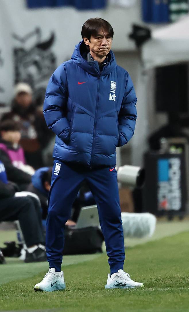 18일 서울월드컵경기장에서 열린 가나와 경기. 선수들을 지켜보는 홍명보 축구대표팀 감독