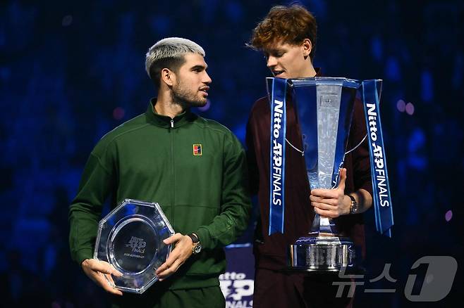 얀니크 신네르(오른쪽)와 카를로스 알카라스. ⓒ AFP=뉴스1
