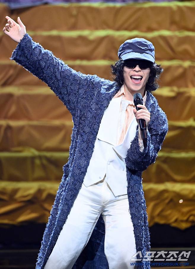 제46회 청룡영화상 시상식이 19일 여의도 KBS홀에서 열렸다. 이찬혁이 멋진 무대를 선보이고 있다. 허상욱 기자  wook@sportschosun.com/2025.11.19/