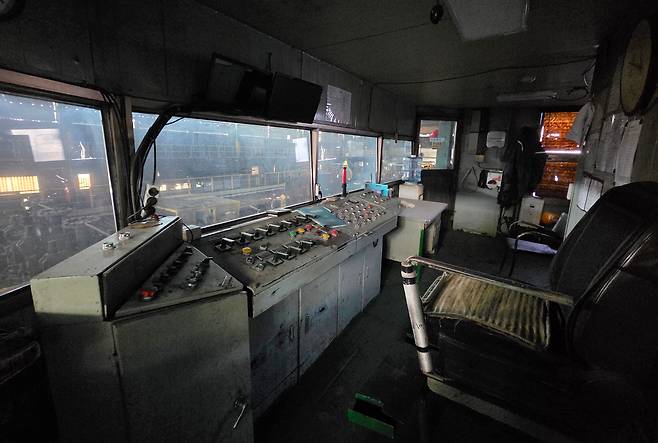 지난 8일 오전 경북 포항 남구 포항 철강 산업단지에 있는 한 제강 공장. 작년 7월 경영난을 견디지 못하고 공장 문을 닫았다. 설비를 조종하는 사무실에도 먼지가 잔뜩 쌓여 있다./김명진 기자