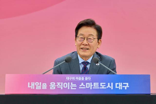 이재명 대통령이 지난달 24일 대구 북구 엑스코에서 열린 '대구의 마음을 듣다-미래산업을 선도하는 메디컬 스마트 도시' 타운홀 미팅에서 발언하고 있다. 대통령실 제공