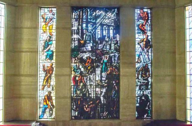 마리오 시로니가 1932년 제작한 스테인드글라스 작품 '노동 헌장'. Finestre sull’Arte 캡처