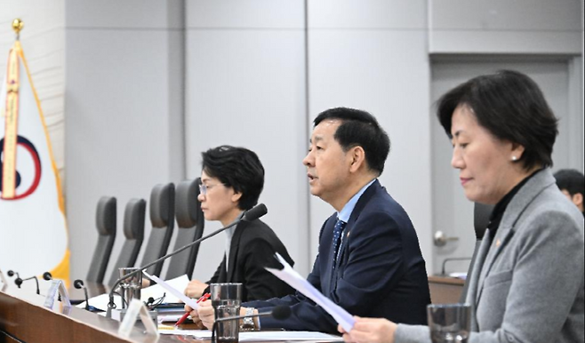 구윤철 부총리 겸 기획재정부 장관이19일 정부세종청사에서 열린 '경제관계장관회의'를 주재, 모두발언을 하고 있다. (기획재정부)