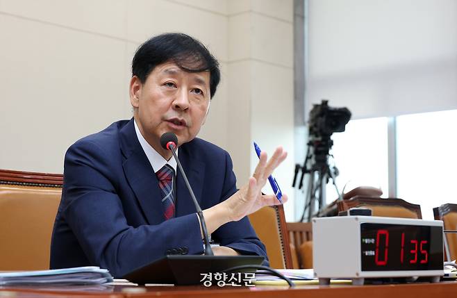 구윤철 부총리 겸 기획재정부 장관이 지난 17일 국회 기획재정위원회에서 열린 인사청문회에서 의원들의 질의에 답하고 있다. 권도현 기자