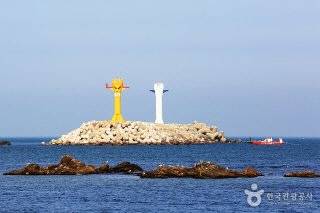 장승등대 한국관광공사 제공