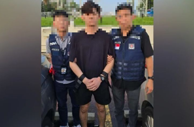 캄보디아에서 활동하는 사기 조직과의 연루된 혐의로 도주 중이던 말레이시아 국적의 남성 버나드 고 이 셴이 싱가포르 경찰에 붙잡혔다. 싱가포르 경찰 제공