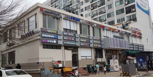 서울 서초구의 간판개선 사업. 서초구청 제공