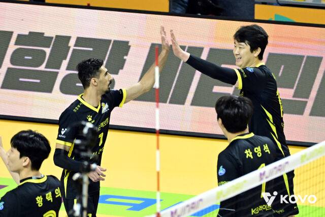 KB손해보험 야쿱과 나경복./KOVO