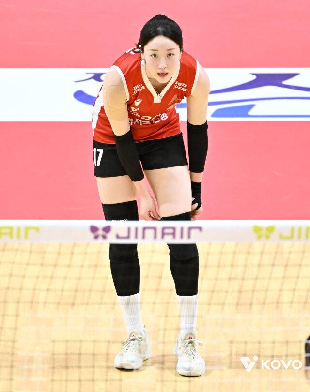 보호대를 정리하는 고예림./KOVO