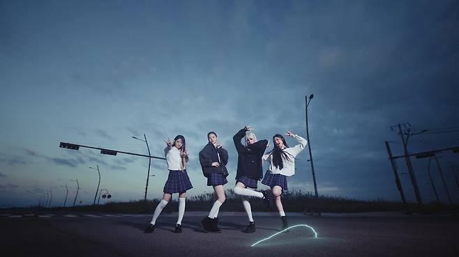 베이비돈크라이 ‘I DONT CARE’ 뮤직비디오 캡처