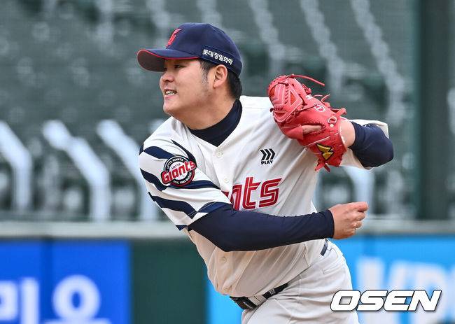 [OSEN=부산, 이석우 기자] 롯데 자이언츠 한현희 100 2025.03.10 / foto0307@osen.co.kr
