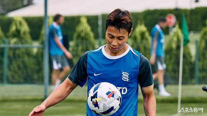 [3면][축구] 백승호 8번 달았다

    남장현 기자 yoshike3@donga.com