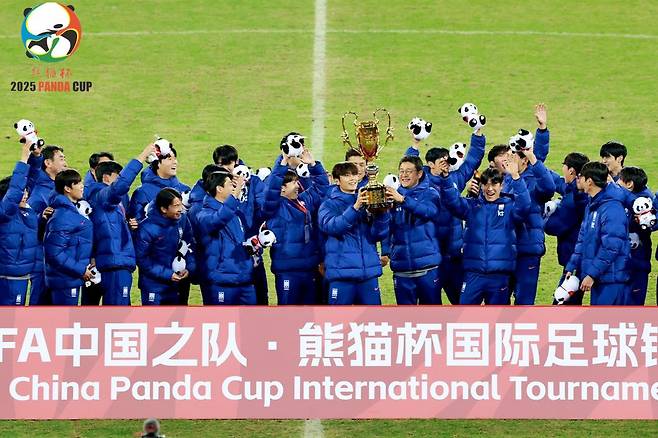 중국 판다컵 우승을 차지한 22세 이하(U-22) 축구대표팀 감독. /사진=판다컵 대회조직위원회 제공