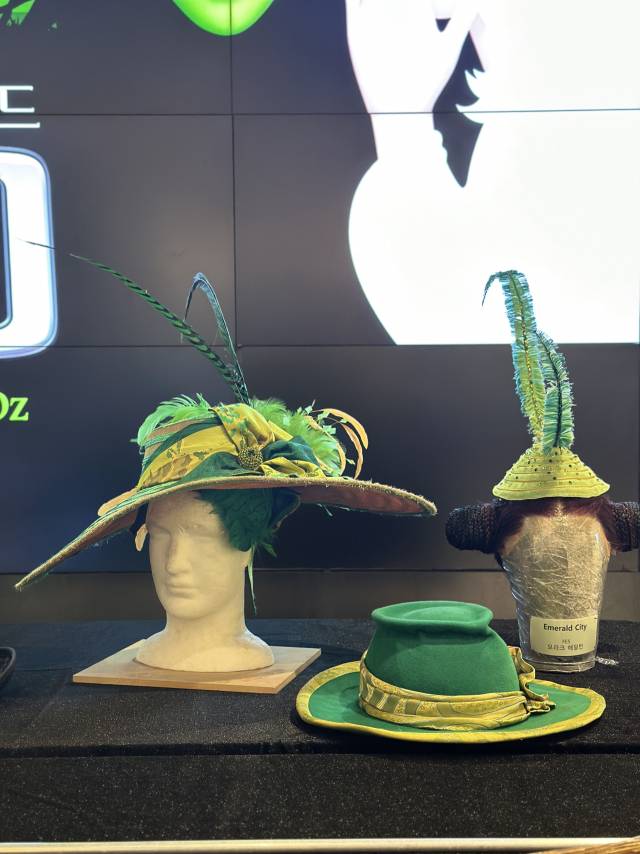 뮤지컬 ‘위키드’ 모자 소품. 김은영 기자 key66@