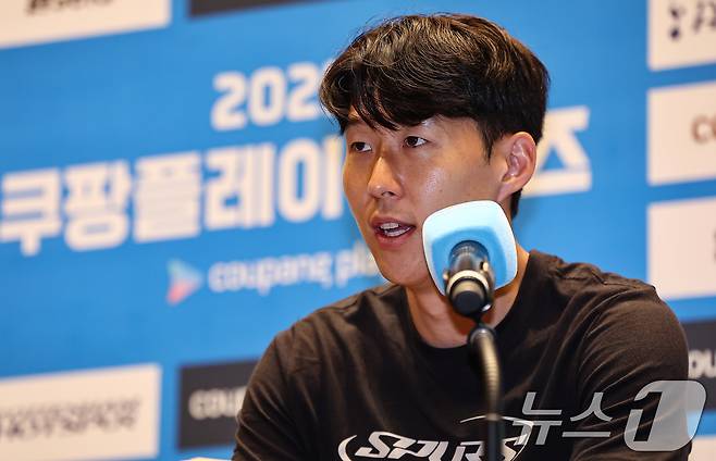 손흥민이 8월 2일 서울 영등포구 IFC TWO The Forum에서 열린 2025 쿠팡플레이 시리즈 토트넘 프리 기자회견에서 취재진 질문에 답하고 있다. 2025.8.2/뉴스1 ⓒ News1 김도우 기자