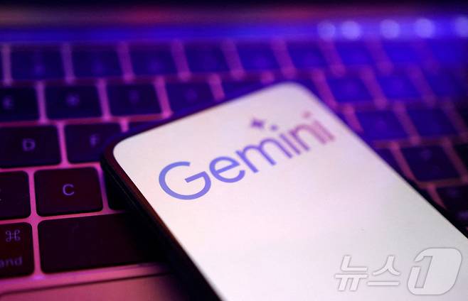 FILE PHOTO: Illustration shows Gemini logo ⓒ 로이터=뉴스1
