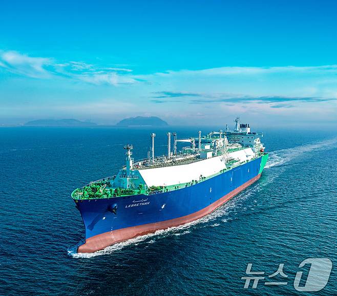 한화오션이 건조한 200번째 LNG운반선 ‘레브레사(LEBRETHAH)’호 운항 모습. (한화오션 제공. 재판매 및 DB 금지) 2025.2.20/뉴스1