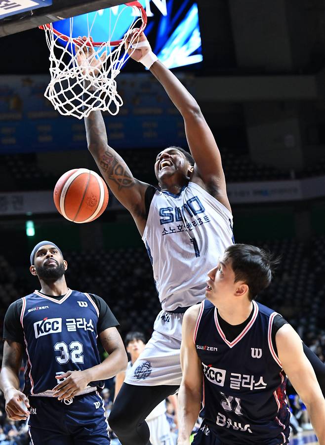 네이던 나이트는 골밑 비중을 늘리면서 더욱 위력적으로 변했다. 사진제공=KBL