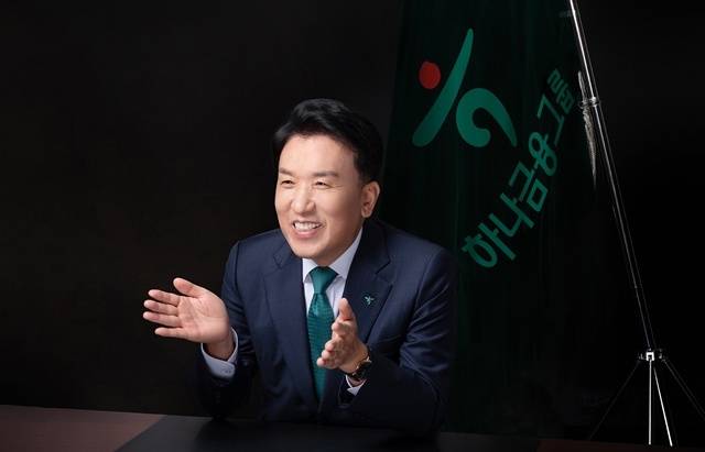 하나금융그룹 14개 계열사 가운데 절반인 7곳의 최고경영자(CEO) 임기가 올해 말 한꺼번에 만료된다. 사진은 함영주 하나금융 회장. /하나금융그룹