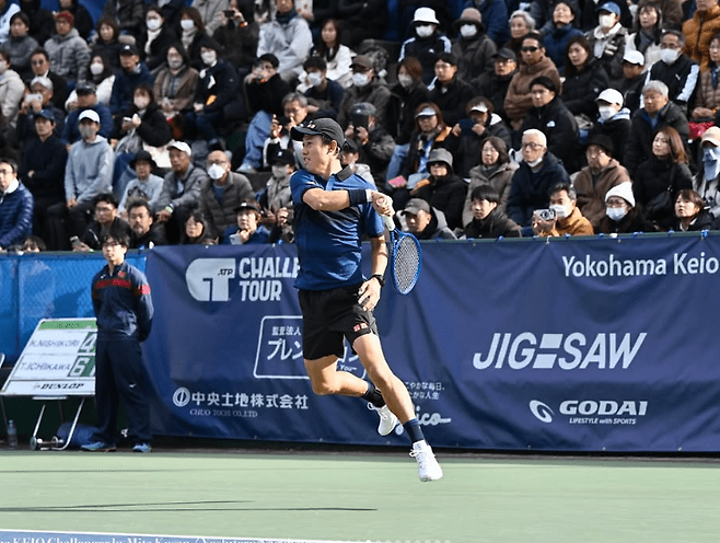게이오대학교에서 열린 챌린저 대회에 니시코리를 보기 위해 많은 팬들이 몰렸다. 게이오챌린저 SNS