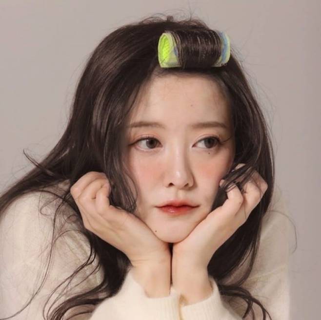 배우 구혜선이 헤어케어 브랜드 그래비티(Grabity)가 협업해 헤어롤 '쿠롤'을 출시했다. 구혜선 인스타그램