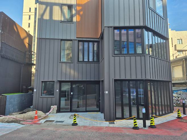 17일 서울 중구 필동문화예술거리에서 문화재단 멍석이 운영중인 공연장 코쿤홀 내부가 비어 있다. /임희재 기자